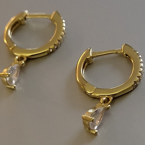 Elegant Gold and Crystal Hoop Earrings - Picture 3 of 4